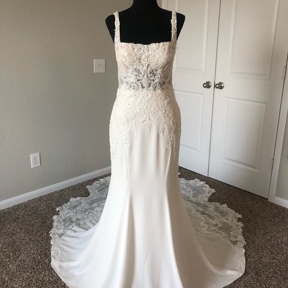 Essense of Australia. Wedding dress - Picture 1 of 7